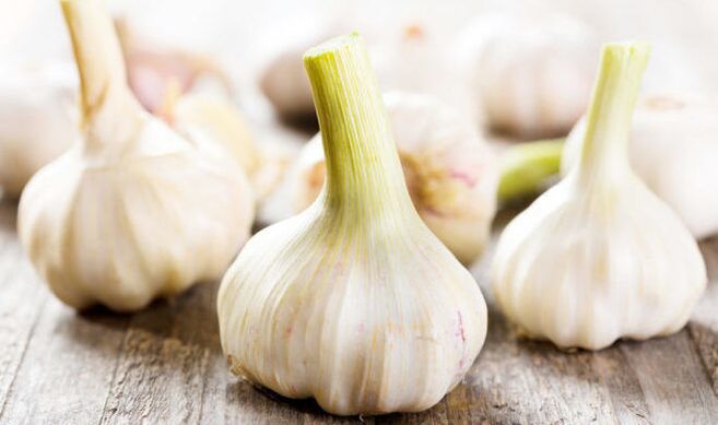 Garlic cures varicose veins